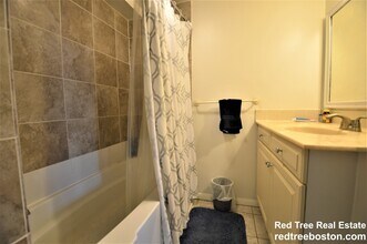 26 Breck Ave, Unit 1 in Boston, MA - Foto de edificio - Building Photo