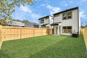 8409 Sunnyhill St in Houston, TX - Building Photo - Building Photo
