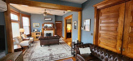 900 Laurel Ave in St. Paul, MN - Foto de edificio - Building Photo