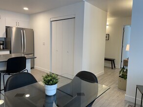 254-254 Wellington Crescent in Winnipeg, MB - Building Photo - Building Photo