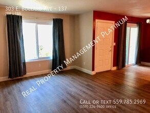 303 E Bullard Ave in Fresno, CA - Building Photo - Building Photo