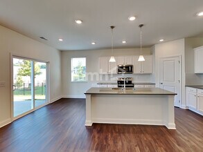 788 Carnaby Ln in Dacula, GA - Foto de edificio - Building Photo