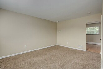 135 Commonwealth Ave in Erlanger, KY - Building Photo - Building Photo