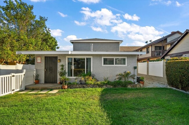 2226 Voorhees Ave in Redondo Beach, CA - Foto de edificio - Building Photo