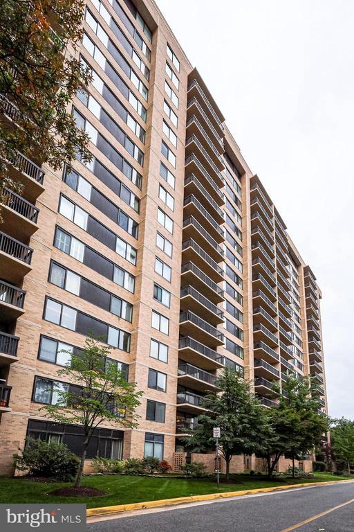 3713 S George Mason Dr in Falls Church, VA - Building Photo - Building Photo
