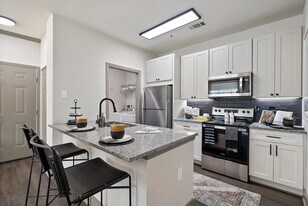 Cortland Highcroft in Cary, NC - Building Photo