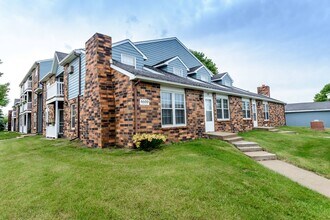 Creekstone Falls in Sioux Falls, SD - Building Photo - Building Photo