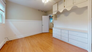 310 Lowell St, Unit 1 in Somerville, MA - Foto de edificio - Building Photo