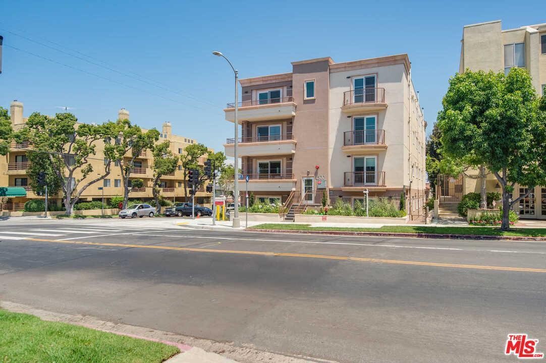 1500 S Beverly Dr, Unit 301 in Los Angeles, CA - Building Photo