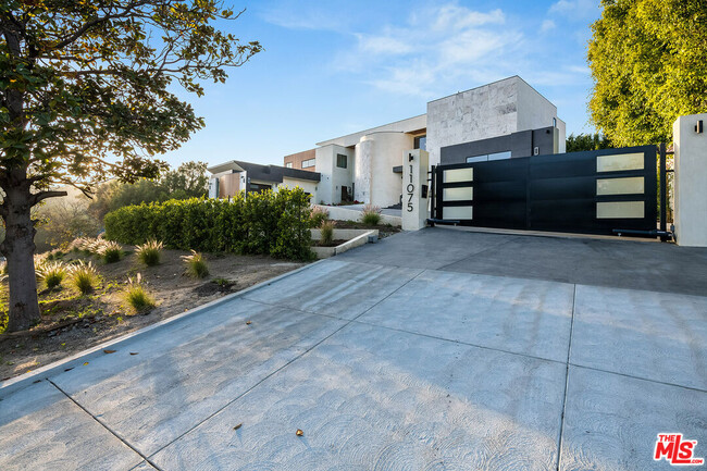 11075 Sunset Blvd in Los Angeles, CA - Foto de edificio - Building Photo