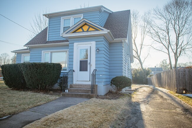 18 Thompson St