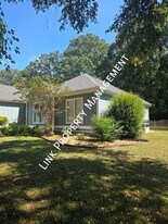 6710 W Point Dr in Chattanooga, TN - Building Photo
