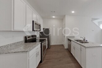 215 Long Is Dr in Cartersville, GA - Foto de edificio - Building Photo