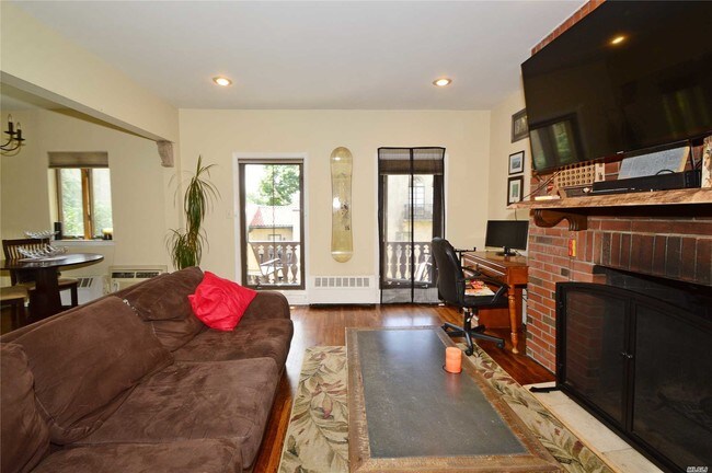 215 Middle Neck Rd-Unit -4-3A in Great Neck, NY - Building Photo - Building Photo