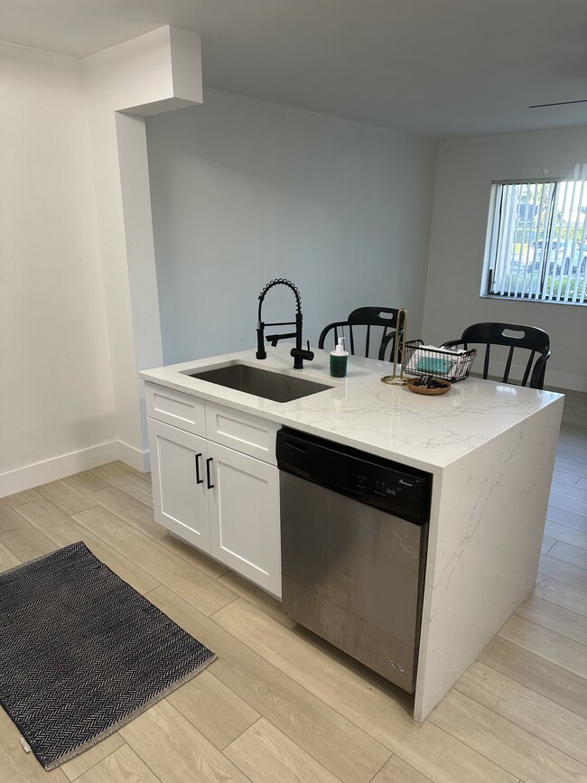 1406 Meadows Circle West, Unit 1406