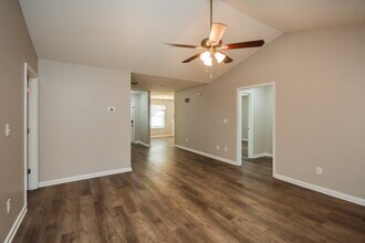 608 Fieldcrest Dr in Mcdonough, GA - Foto de edificio - Building Photo