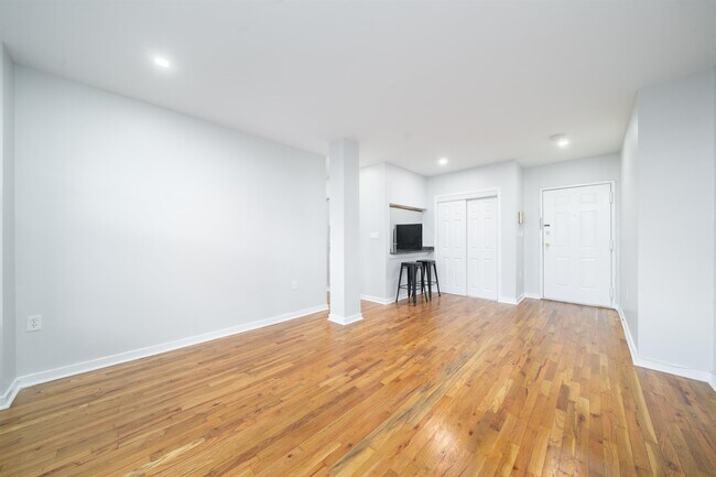 44 Sherman Ave in Jersey City, NJ - Building Photo - Building Photo