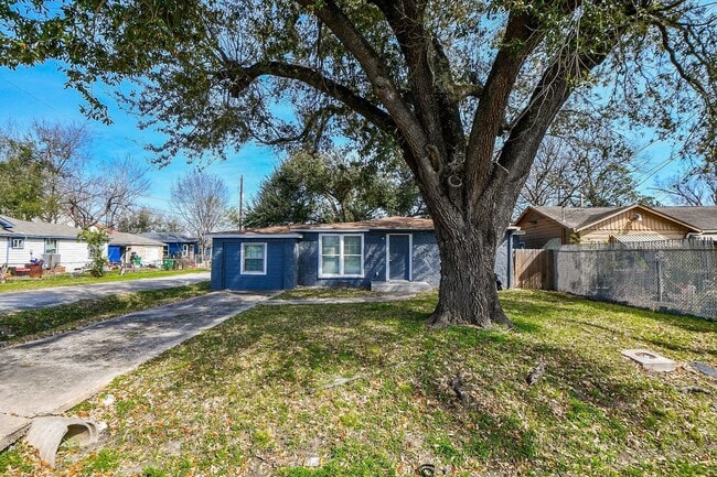 property at 2928 Wayne St