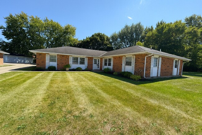 1128 Amherst Dr in Sidney, OH - Building Photo - Building Photo