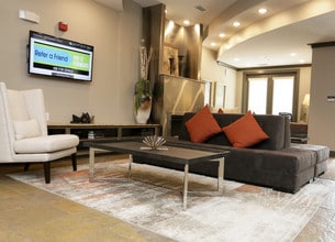 Camden Monument Place in Fairfax, VA - Building Photo - Lobby