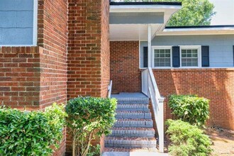 424 Allgood Cir in Stone Mountain, GA - Building Photo - Building Photo