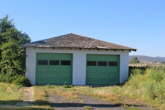 22175 State Line Rd in Malin, OR - Building Photo - Building Photo