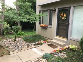 9833 Timbers Dr in Cincinnati, OH - Building Photo