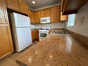 7877 Carione Walk in Sacramento, CA - Building Photo - Building Photo