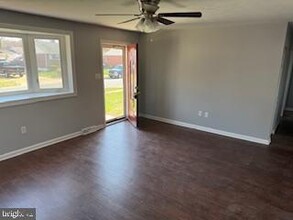 32 Holly Dr in New Castle, DE - Building Photo - Building Photo
