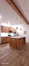 121 W Janss Rd, Unit ADU in Thousand Oaks, CA - Foto de edificio - Building Photo