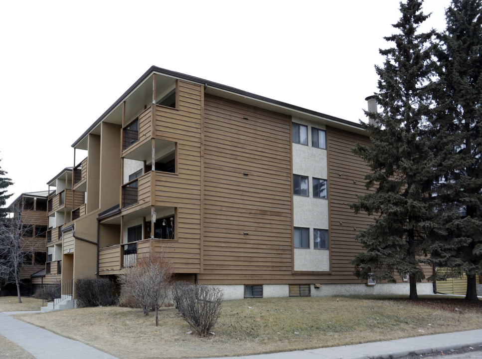 Regal View Terrace in Calgary, AB - Building Photo