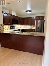 350 Princess Royal Dr in Mississauga, ON - Building Photo - Building Photo