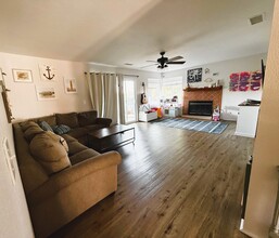 5407 Rocking Horse Ln in Oceanside, CA - Foto de edificio - Building Photo