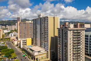 Pacific Grand in Honolulu, HI - Building Photo