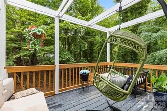 25033 Molokai Dr in Tega Cay, SC - Foto de edificio - Building Photo