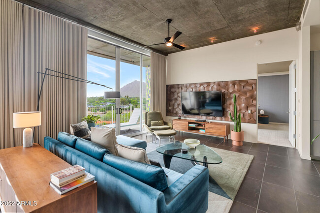 6850 E Main St in Scottsdale, AZ - Foto de edificio - Building Photo