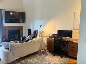 4542 Coldwater Canyon Ave, Unit 8B in Studio City, CA - Building Photo