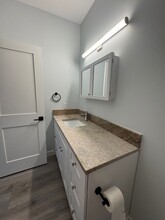 319 Main St in Barnstable, MA - Foto de edificio - Building Photo