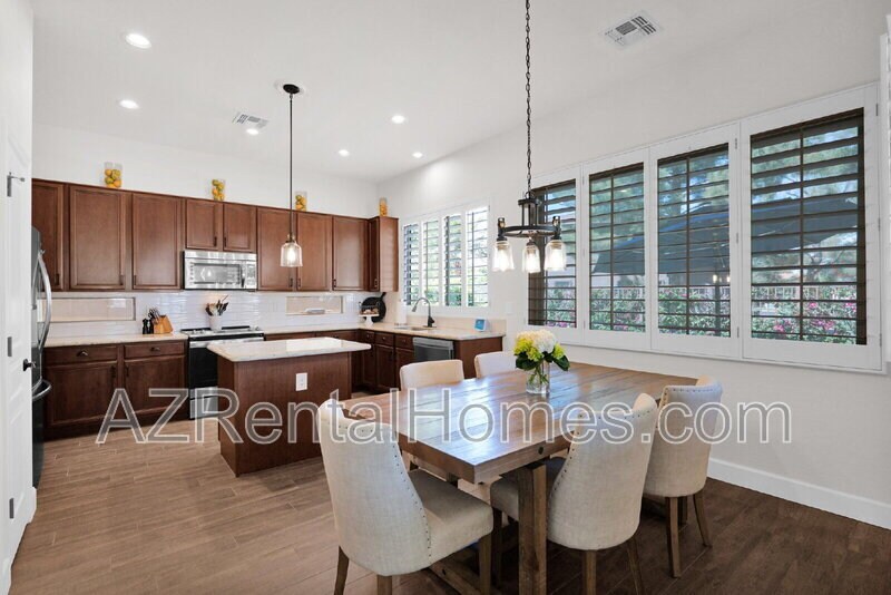 1886 W Periwinkle Way in Chandler, AZ - Building Photo
