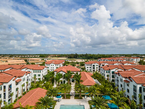 Wellington Vista in Lake Worth, FL - Building Photo - Building Photo