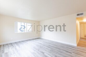 4561 Ashcroft Ave in Sacramento, CA - Building Photo - Building Photo