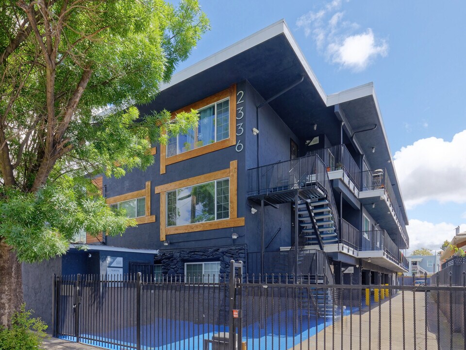 2336 Fruitvale Ave in Oakland, CA - Foto de edificio