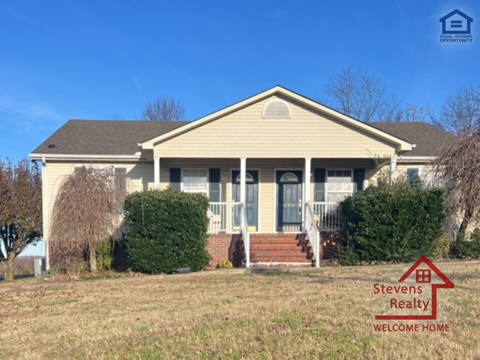 183 Woodlee Ct in McMinnville, TN - Building Photo