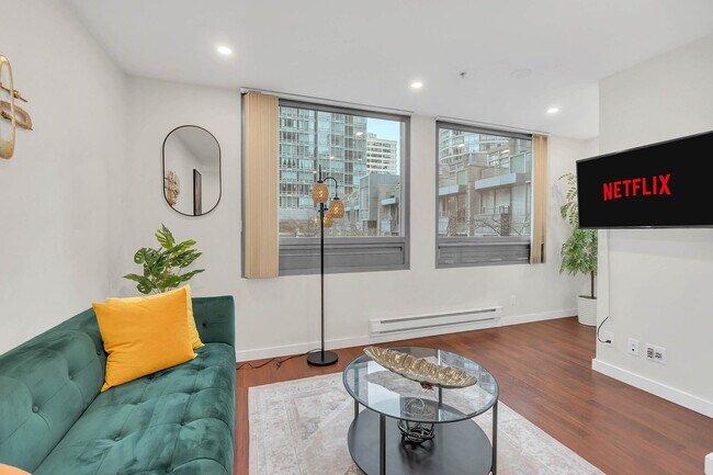 1275 Alberni St in Vancouver, BC - Building Photo - Building Photo