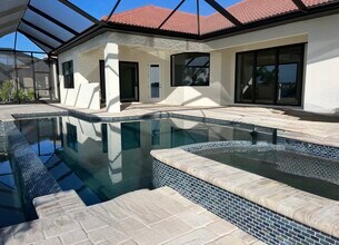 597 Maraviya Blvd in Nokomis, FL - Foto de edificio - Building Photo