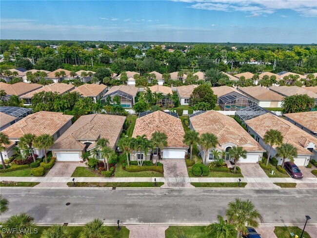 92 Glen Eagle Cir in Naples, FL - Building Photo - Building Photo