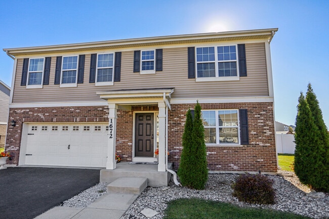 property at 1672 Glenbrooke Ln