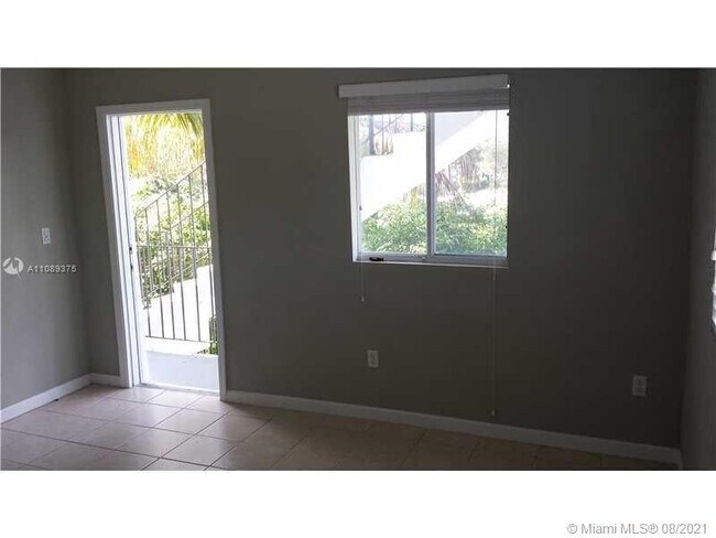 3680 Oak Ave-Unit -4 in Miami, FL - Building Photo - Building Photo