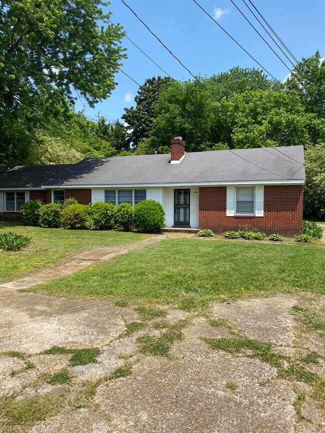 2218 N Highland Ave Rentals in Jackson, TN