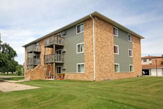 Birchwood Apartments in Warroad, MN - Building Photo - Building Photo